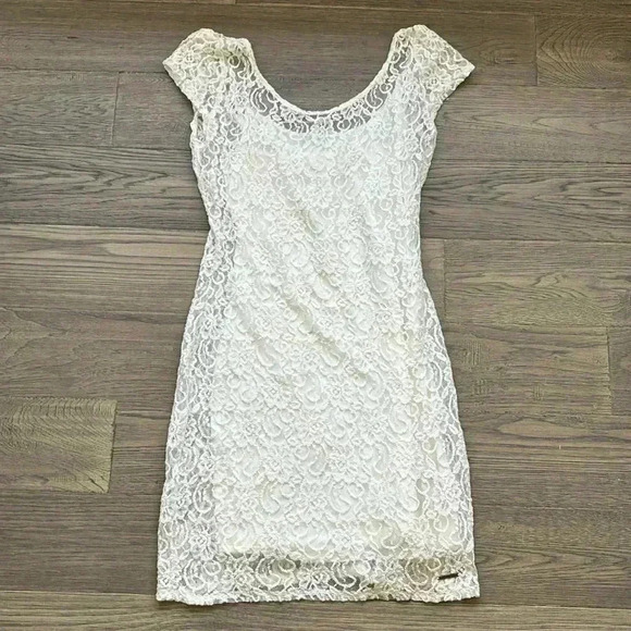 🔥Abercrombie & Fitch🔥 | Off white lace  floral crochet mini dress - Picture 2 of 12
